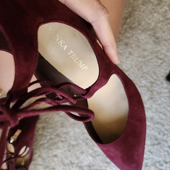 Ivanka Trump Kellsee burgundy suede leather dress pump size 6 - Picture 7 of 8